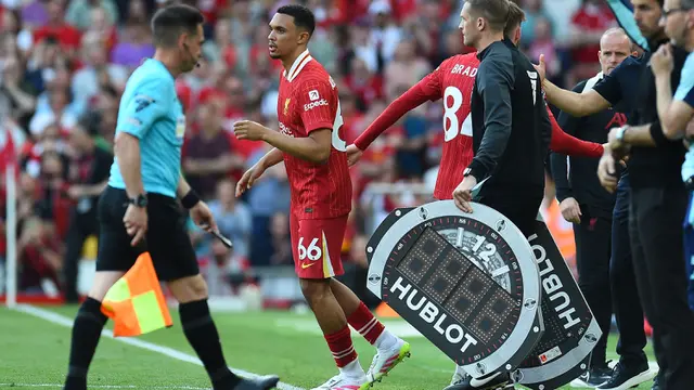 Carragher Bela Trent: Cemoohan Fans Liverpool Bikin Geram