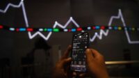 IHSG Menghijau Jelang Akhir Pekan: Saham FAST Raih Cuan Besar