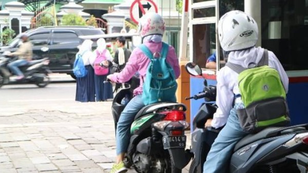 Larangan Naik Motor Sekolah Jabar: Alasan & Solusinya