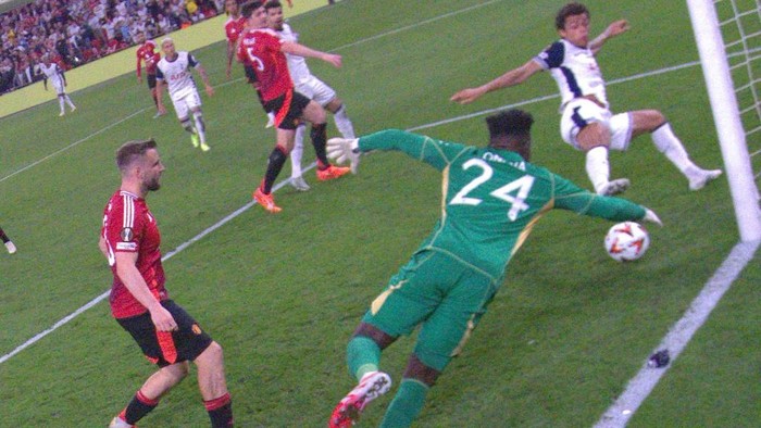 Marah Besar! KDM Desak MU Singkirkan Onana Usai Final UEL