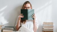Rahasia Tersembunyi: 5 Alasan Pembaca Buku Malu Mengaku
