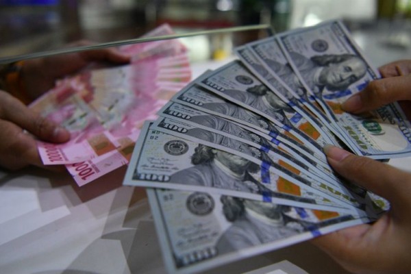 Rupiah Cetak Rekor: Tembus Rp16.323 per Dolar AS