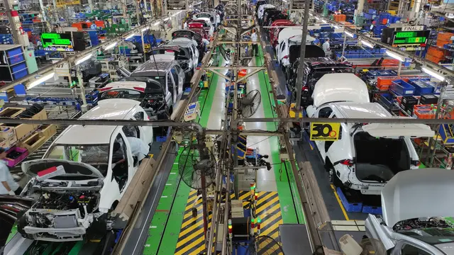 Tarif Trump: Ancaman Krisis Produksi Mobil 1,5 Juta Unit 2025