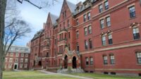 Trump Ancam Cabut Izin Harvard: Nasib Mahasiswa Internasional?