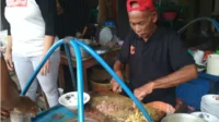 6 Kuliner Cirebon Legendaris: Empal Gentong Hingga Kue Tapel