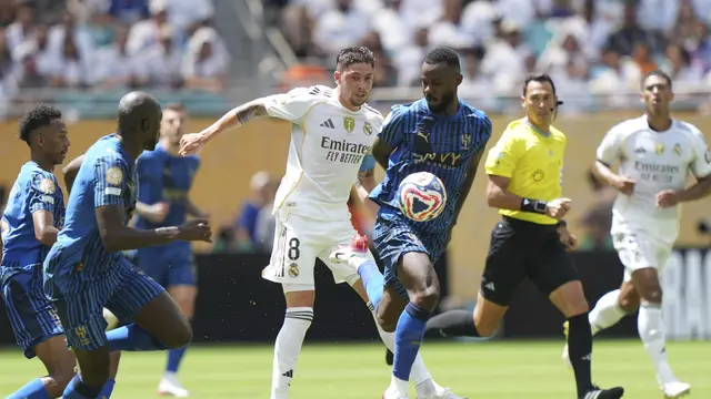 Alexander-Arnold Debut Buruk? Huijsen Bintang Baru Real Madrid?