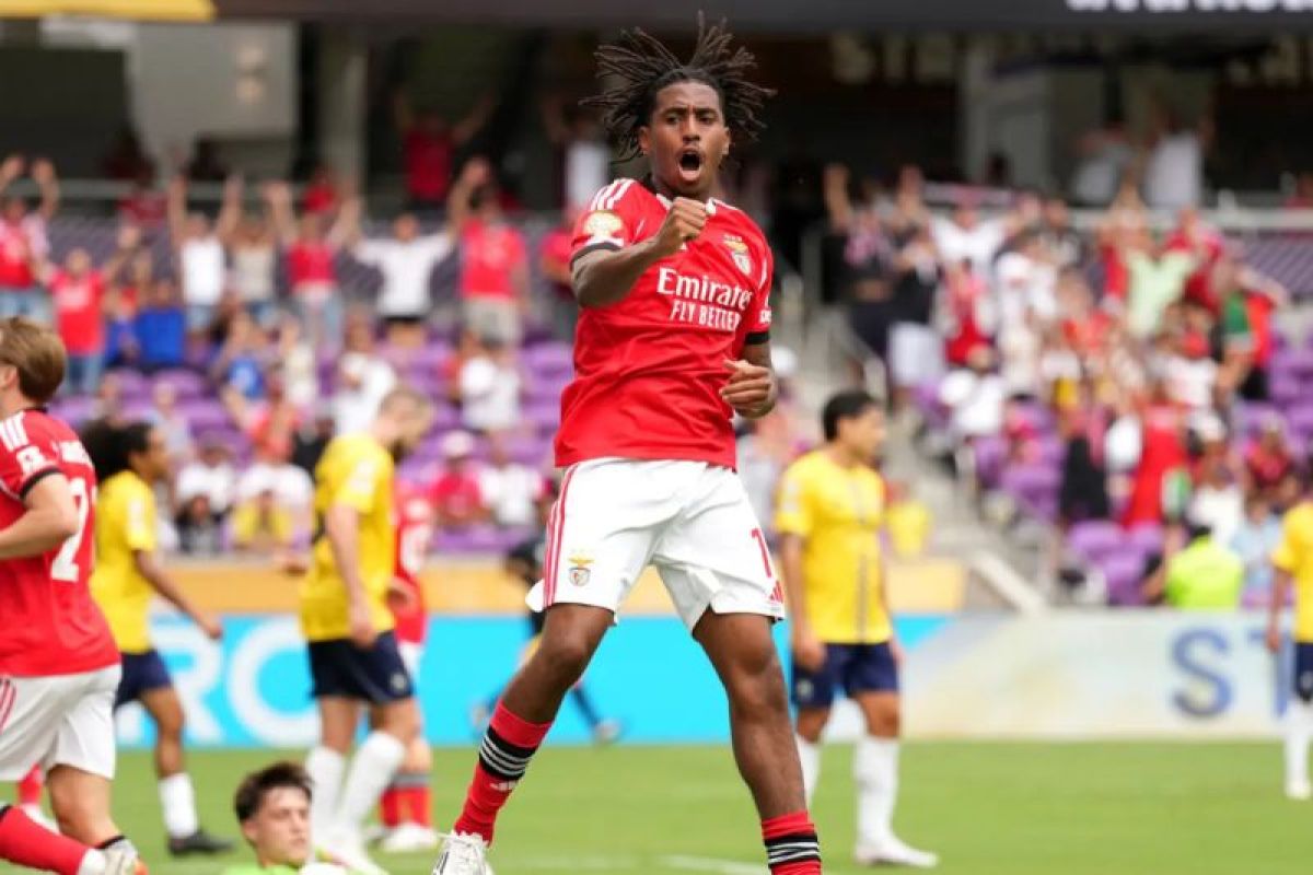 Benfica_Hancurkan_Auckland_City_6-0_Badai_Tak_Halangi_Kemenangan Benfica Hancurkan Auckland City 6-0: Badai Tak Halangi Kemenangan