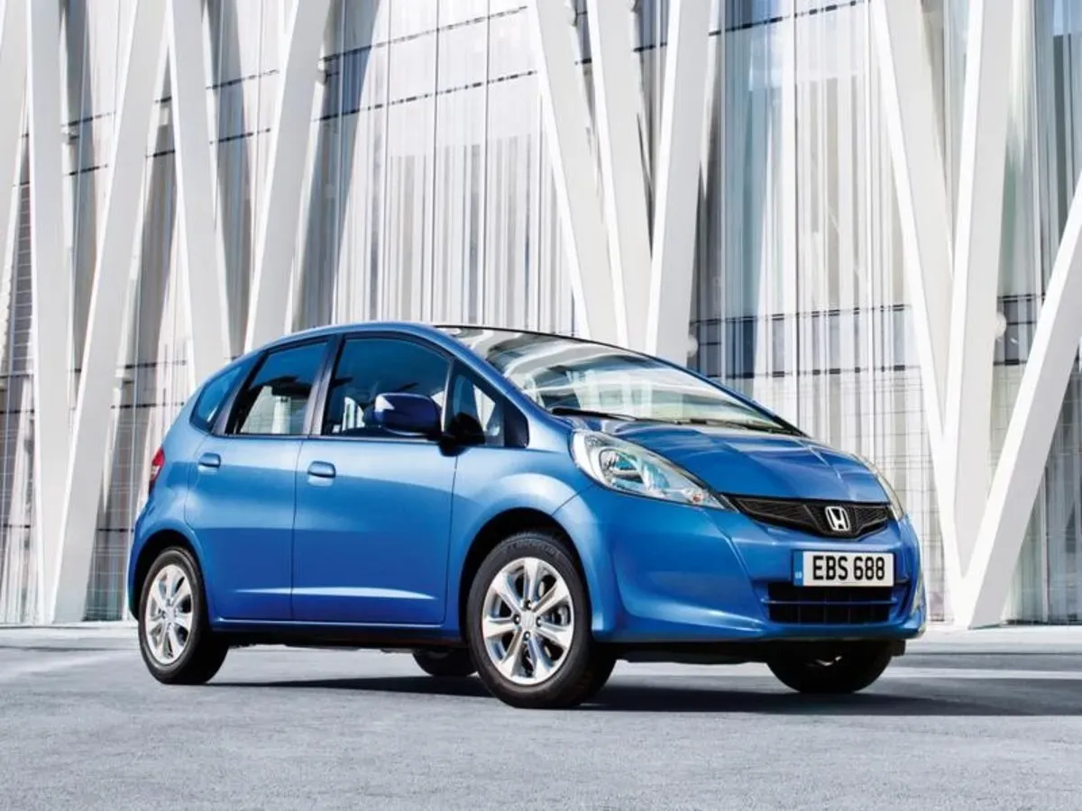 Honda Jazz Gen 1: Irit, Handal, Harga Terjangkau, Mobil Sehari-hari Idaman
