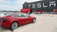 Tesla Eropa Terpuruk: Pasar EV Naik, Penjualan Anjlok?
