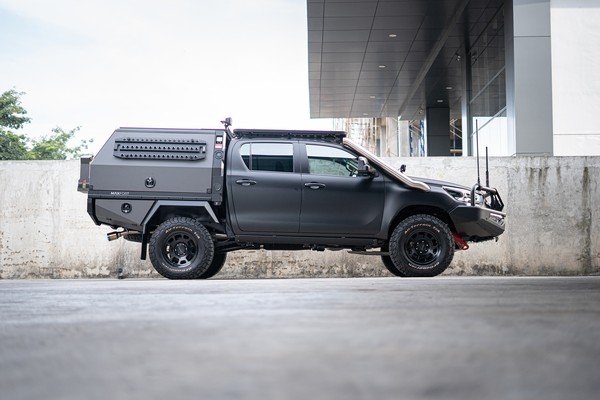 Toyota Hilux Modifikasi: Transformasi Spektakuler Jadi Kendaraan Tempur