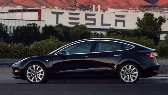 Tesla Model Y & 3: Jarak Tempuh Lebih Jauh, Penjualan Meroket