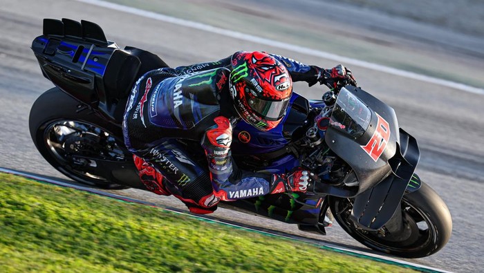 Yamaha V4: Bocoran Mesin Baru, Uji Coba Terungkap!